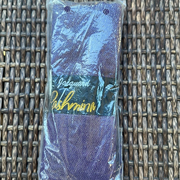 💜 Jacquard Pashmina Scarf – Deep Purple with Silver Thread | New with Tag - Picture 2 of 2